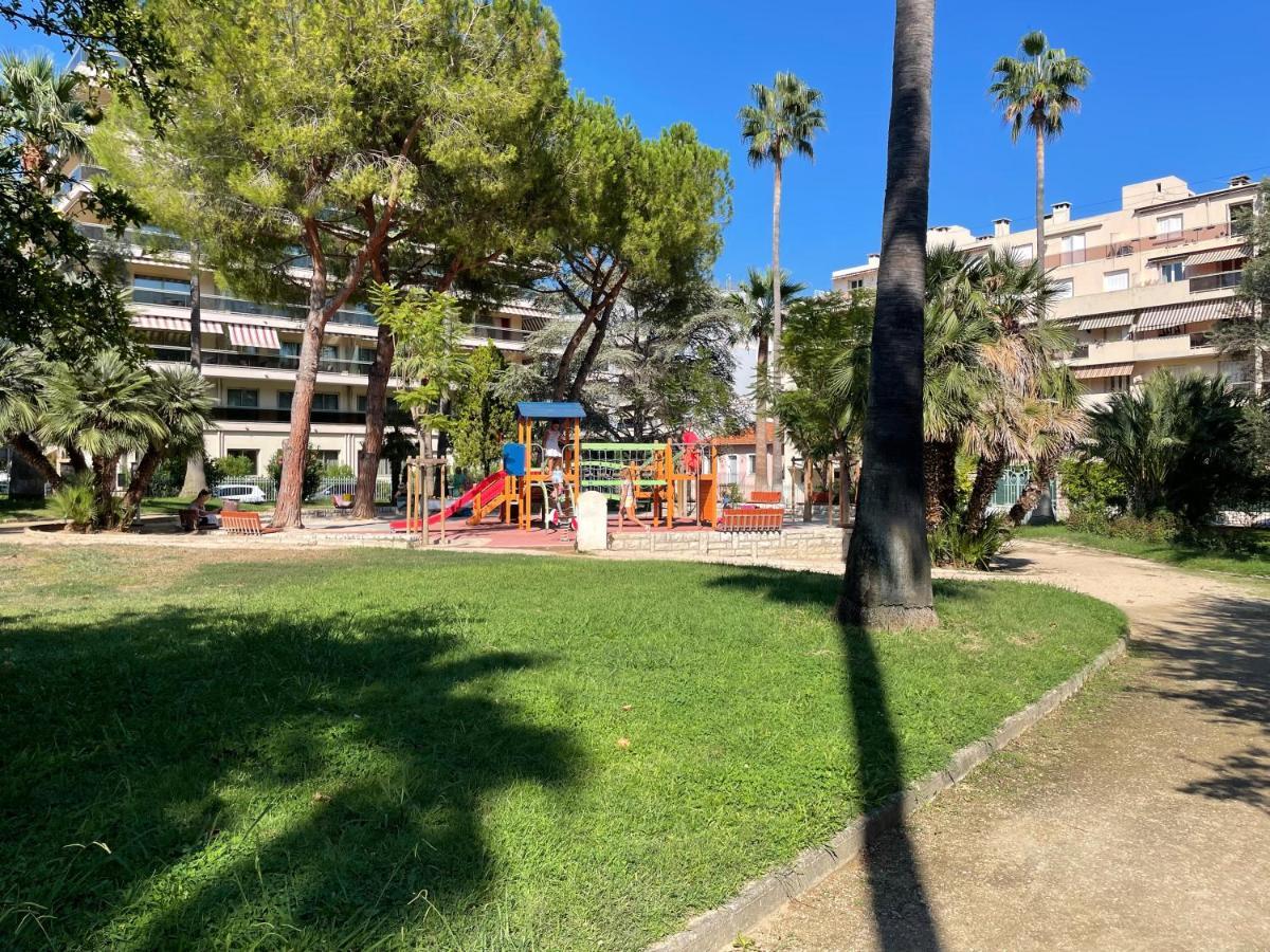Spacieux F2 Climatise Proche De La Mer Antibes Exterior foto